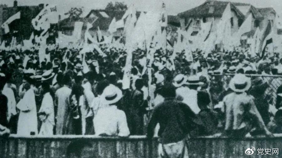 1925年5月30日,上海爆发了反帝爱国的五卅运动,掀起了全国范围大革命高潮。