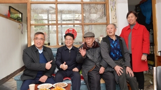 校领导看望慰问退休老领导、老教...