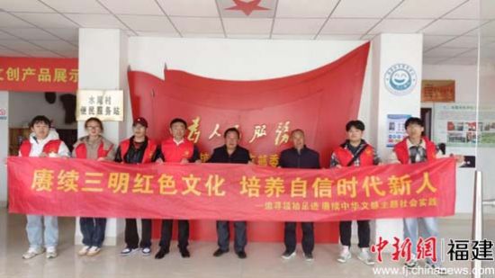 图为yl6809永利官网红色建筑队合影。 yl6809永利官网建筑工程学院供图 图为yl6809永利官网红色建筑队合影。 yl6809永利官网建筑工程学院供图