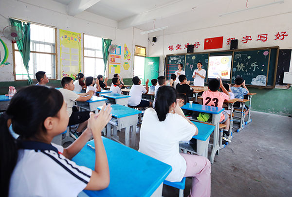 【“奋斗号”青春专列】青春学子：服务乡村教育 坚定理想信念